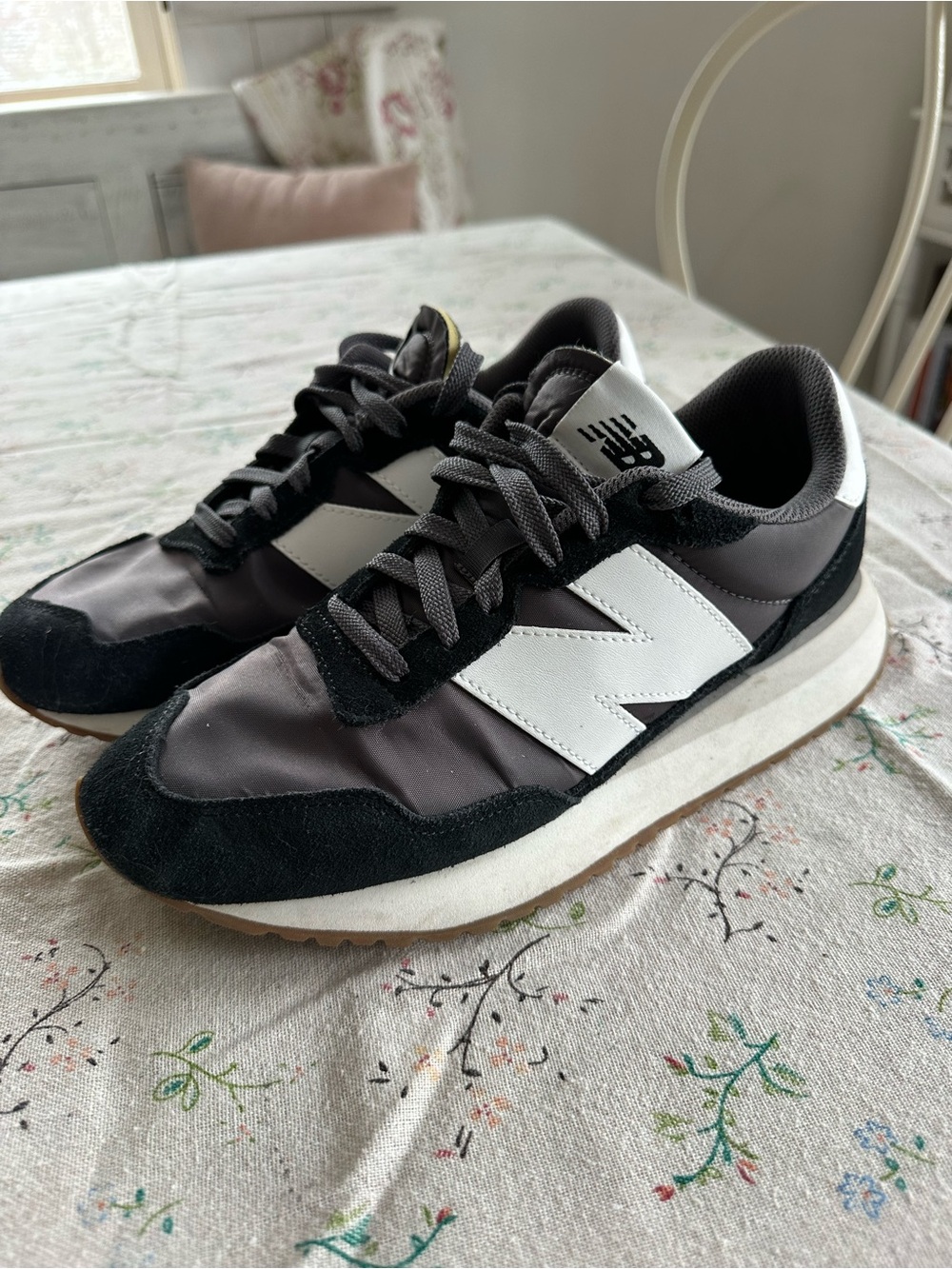 New Balance Women’s Black, Gray & White Retro Trainer Sneakers